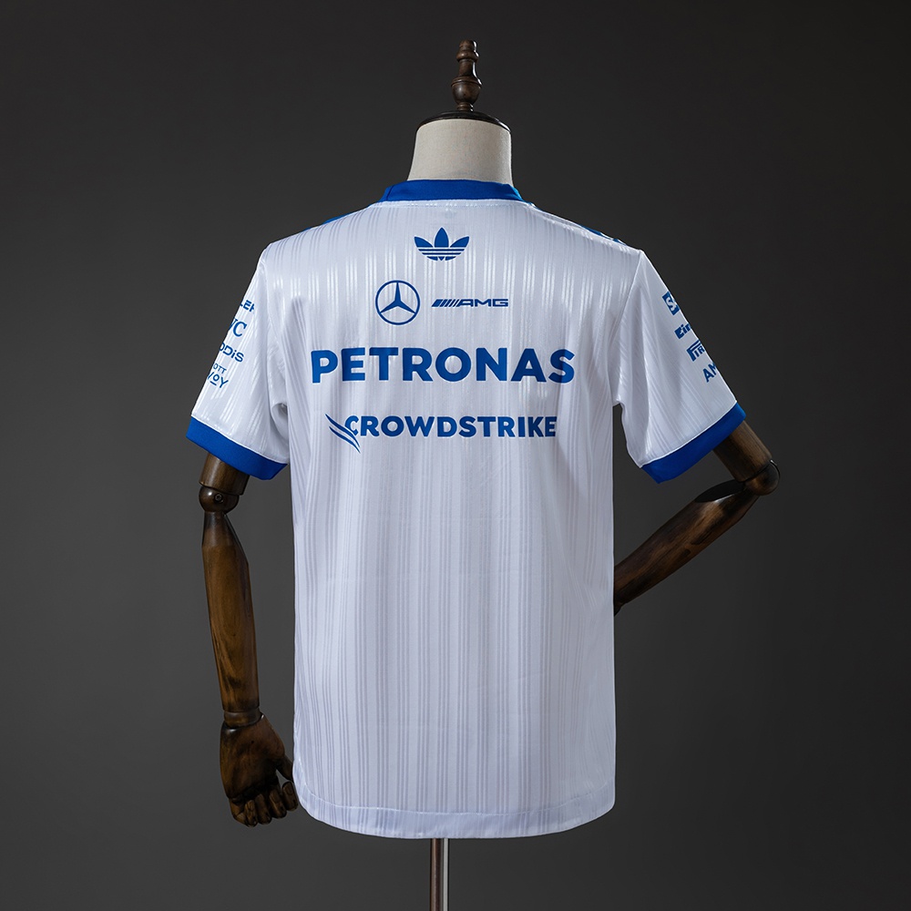 Mercedes-AMG Petronas F1 2026 player version White T-shirt Foto 2