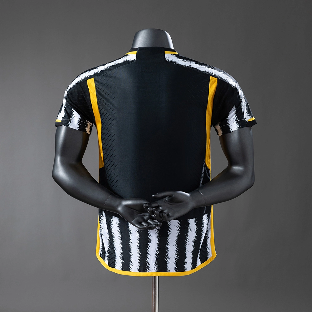 Juventus 23/24 Home Player Version Retro Jersey Foto 2