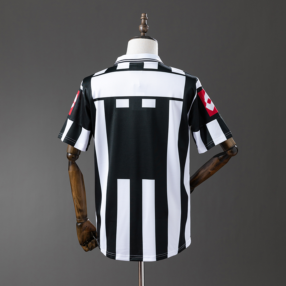 Juventus 01/02 Home Retro Jersey Foto 2