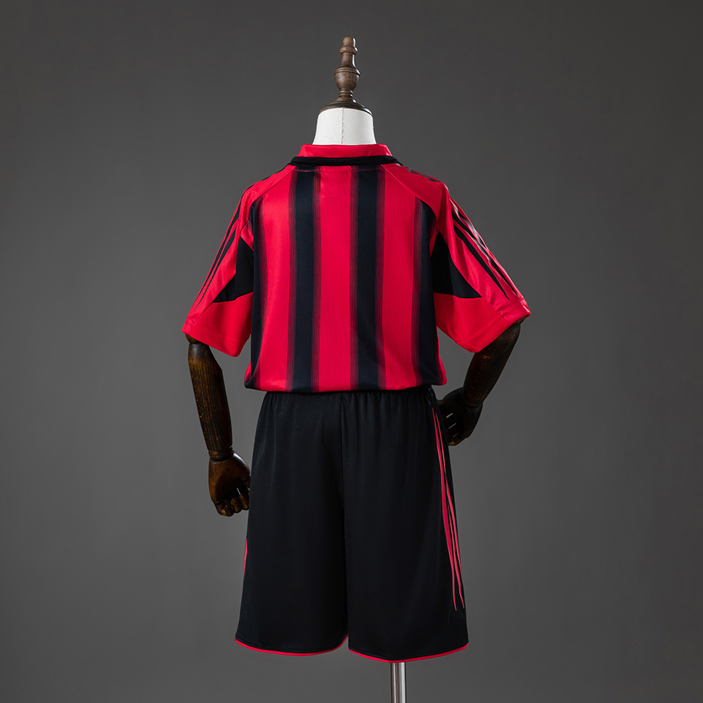 AC Milan 04/05 Home Retro Kids Kit Jersey Foto 2