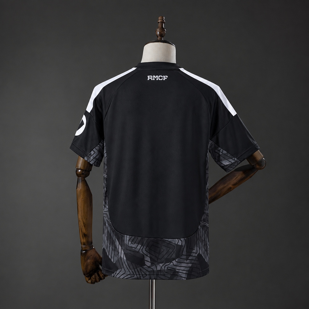 Real Madrid 26/27 Goalkeeper Jersey Foto 2