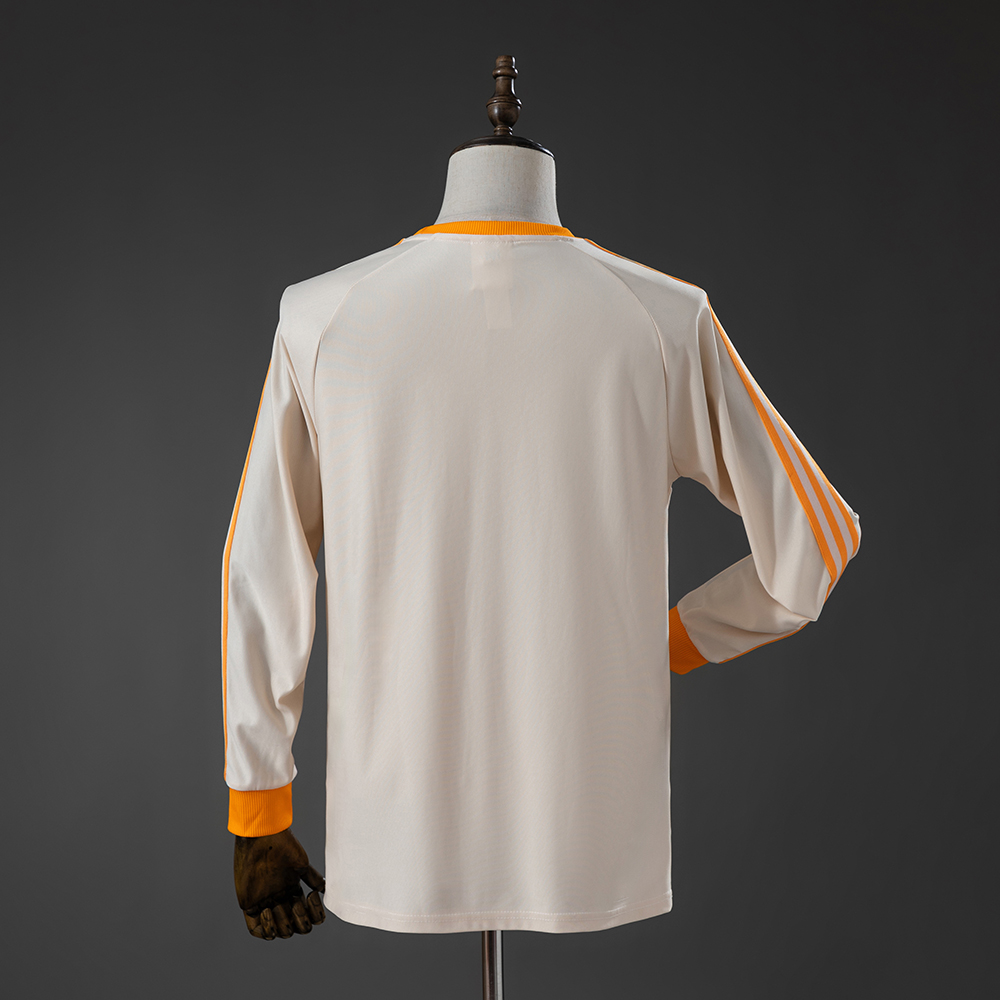 Bayern Munich Terrace Icons Long Sleeve T-Shirt Beige Foto 2