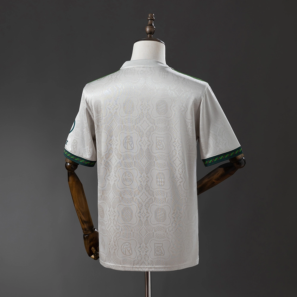 Bayern Munich 125th anniversary 190th Oktoberfest special jersey Foto 2