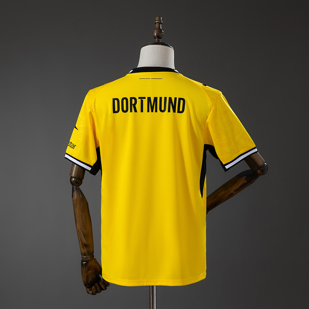 Borussia Dortmund 26/27 Home Jersey Foto 2