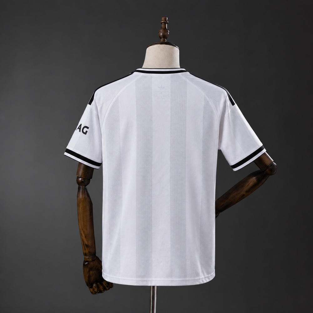 Frankfurt 26/27 Away Jersey Foto 2