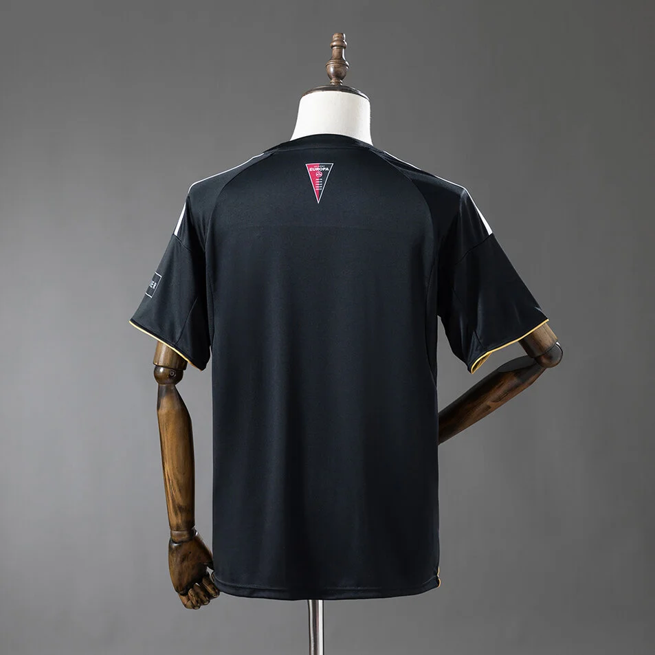 Nurnberg FC 25/26 UEFA Europa League Jersey Foto 2