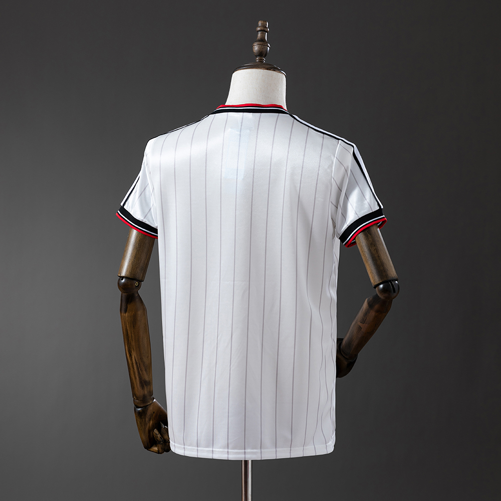 Manchester United 1983 Away Retro Jersey Foto 2