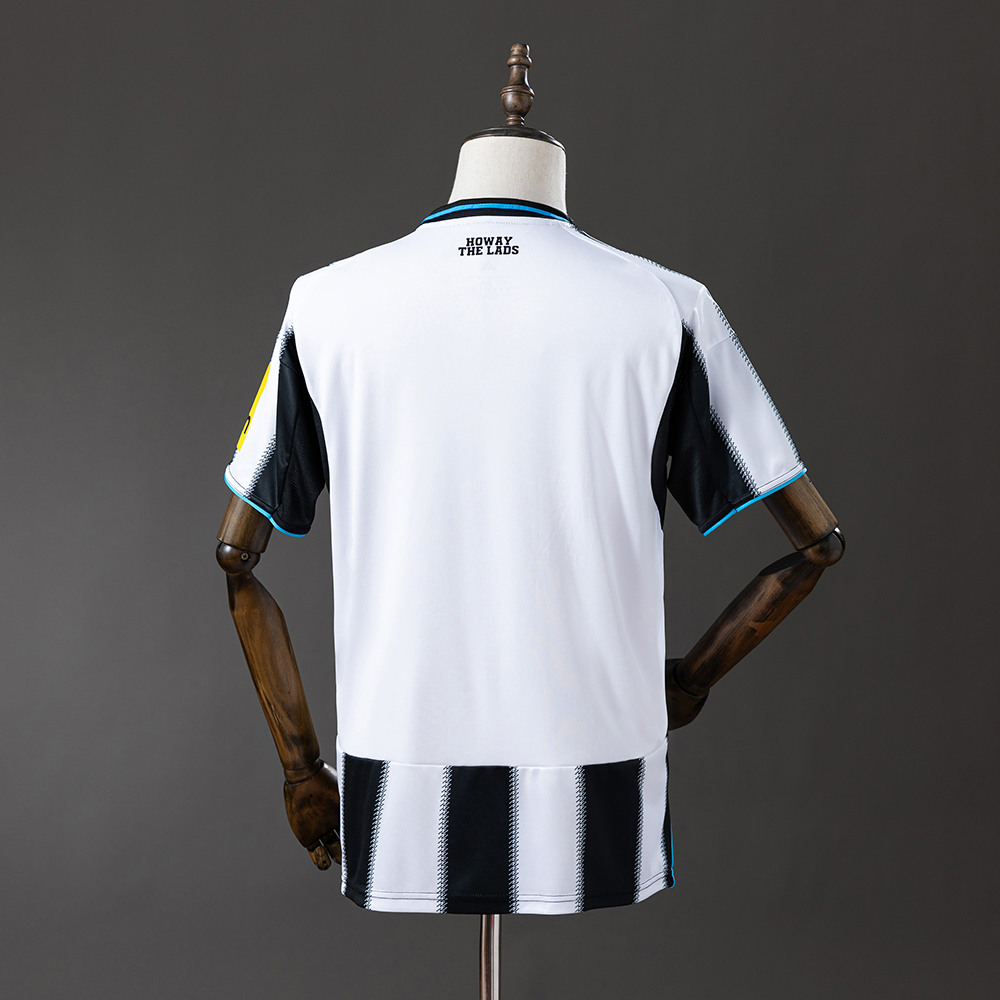 Newcastle United 25/26 Home Jersey Foto 2
