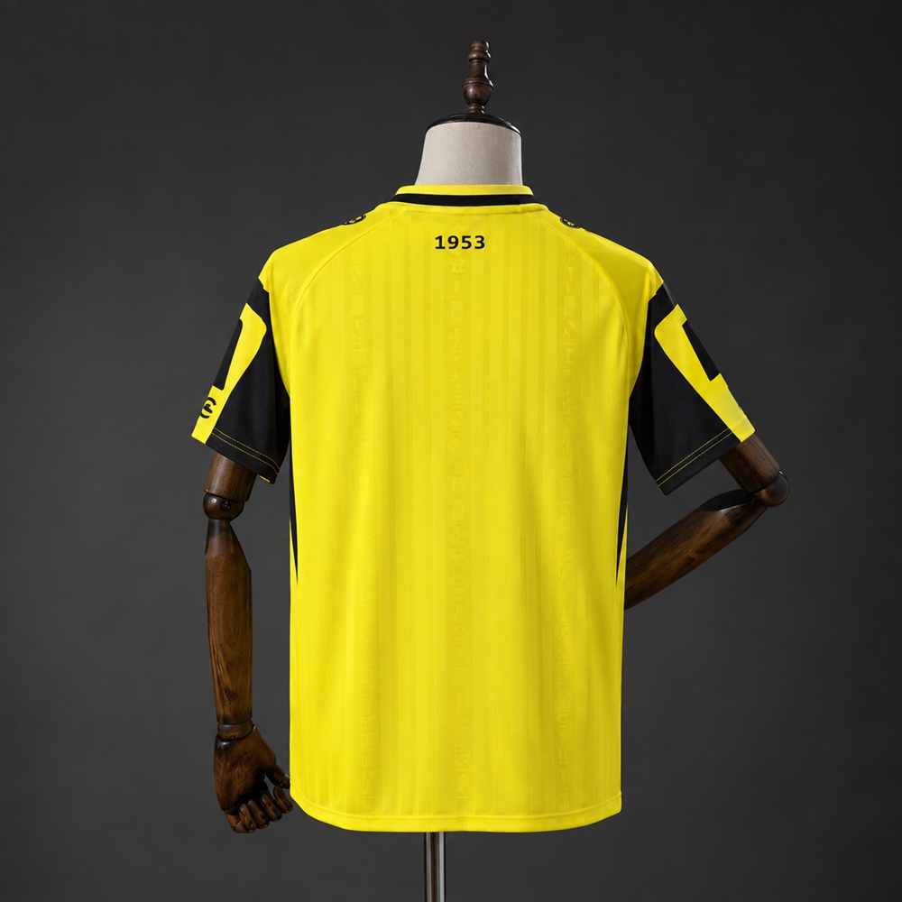 Dynamo Dresden 26/27 Home Jersey Foto 2